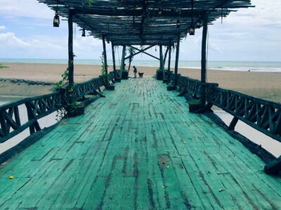 Jembatan Kayu Putih Beach Spot Foto Instagrammable