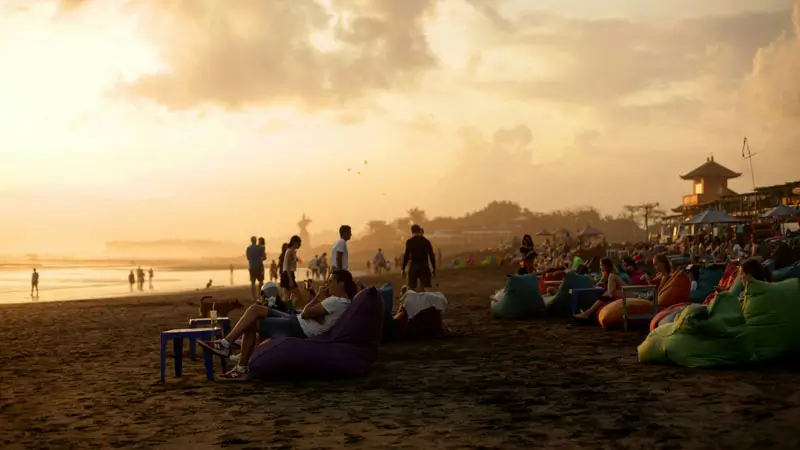 Tempat makan dan nongkrong di Pantai Batu Belig