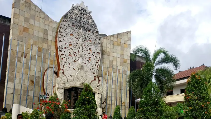 Tugu Peringatan Bom Bali di Jalan Legian