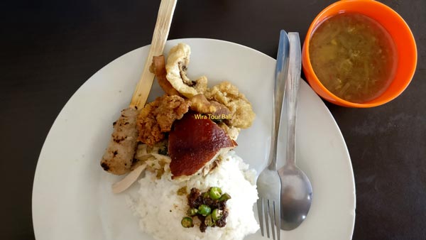 Menu Babi Guling Bu Dewa Klungkung