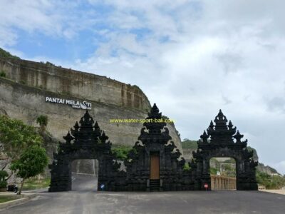 Gerbang Utama Pantai Melasti Ungasan Bali