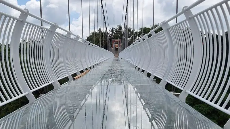 Jembatan kaca Bali Glass Bridge yang menakjubkan