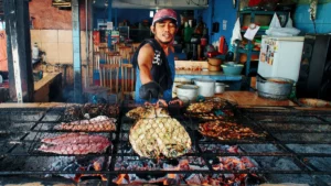 Hidangan tradisional Ikan Bakar Bali disajikan di warung makan lokal.