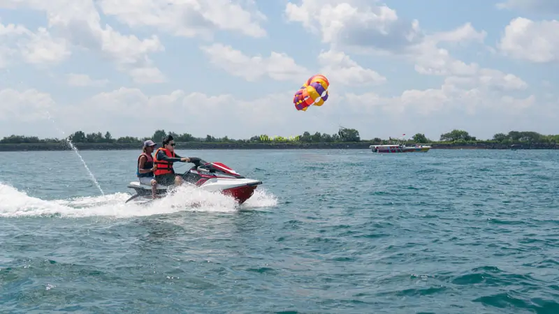 Naik jet ski di Tanjung Benoa Bali